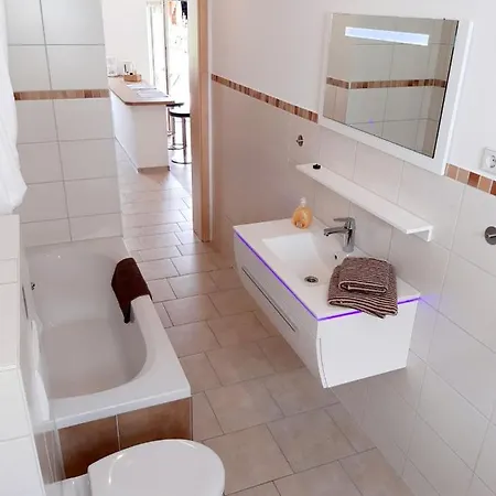 Stadtoase: Spacious With Balcony For Contractors Apartment Frankenberg