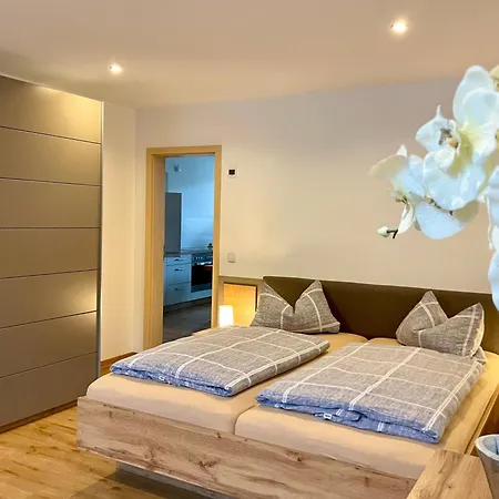 Stadtoase: Spacious With Balcony For Contractors Apartment Frankenberg