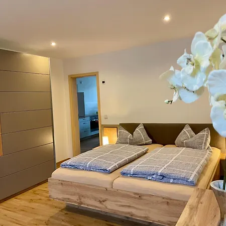 Stadtoase: Spacious With Balcony For Contractors Apartment Frankenberg