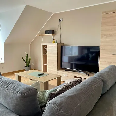 Stadtoase Moderne Mit Balkon, Komfort Und Ruhe, Fuer Monteure Geeignet, Free Wifi Lägenhet